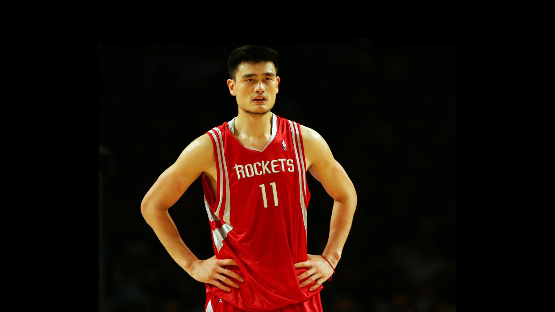 开云足球直播-那不勒斯钢铁防线铸就经典胜利，姆巴佩孤掌难鸣，主帅温情拥抱震撼人心，那不勒斯钢铁防线铸就经典胜利，姆巴佩孤掌难鸣，主帅温情拥抱震撼人心